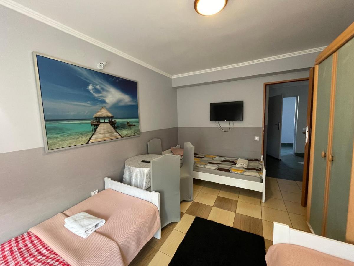 Libra Hotell Karolinow Exteriör bild